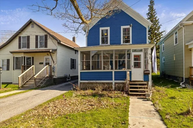 $325,000 | 25 Diamond Street, St. Albans, VT 05478