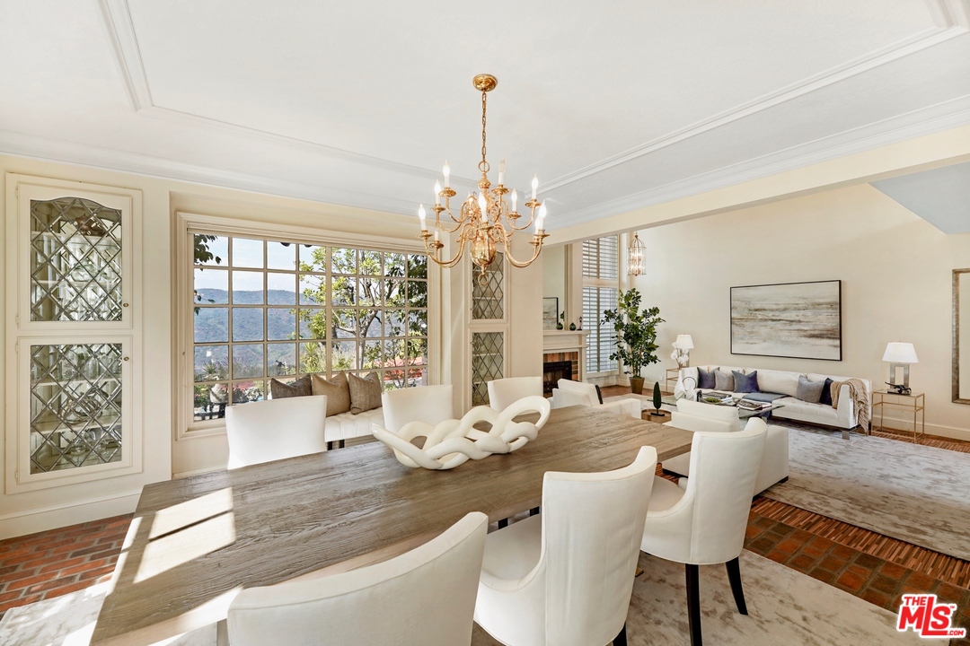 2249 Canyonback Road Los Angeles, CA 90049 - Photo 11 of 52