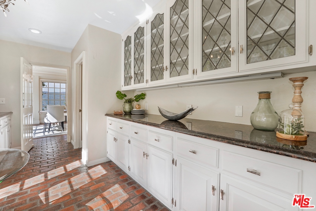2249 Canyonback Road Los Angeles, CA 90049 - Photo 13 of 52
