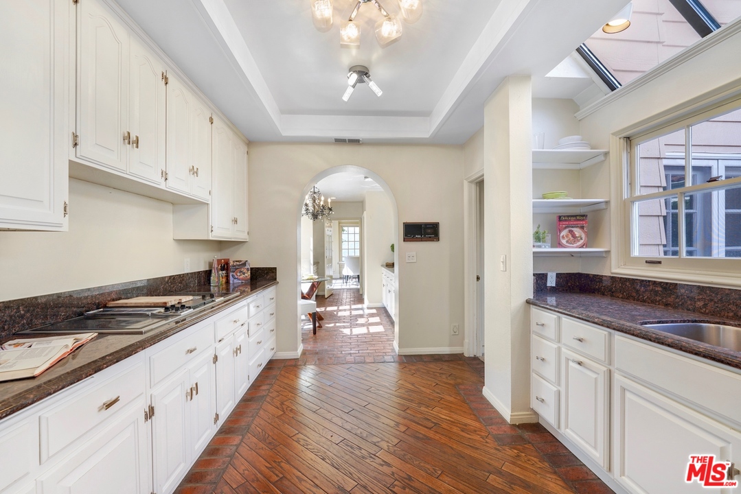 2249 Canyonback Road Los Angeles, CA 90049 - Photo 14 of 52