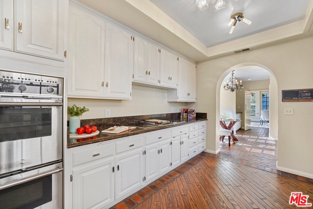 2249 Canyonback Road Los Angeles, CA 90049 - Photo 16 of 52