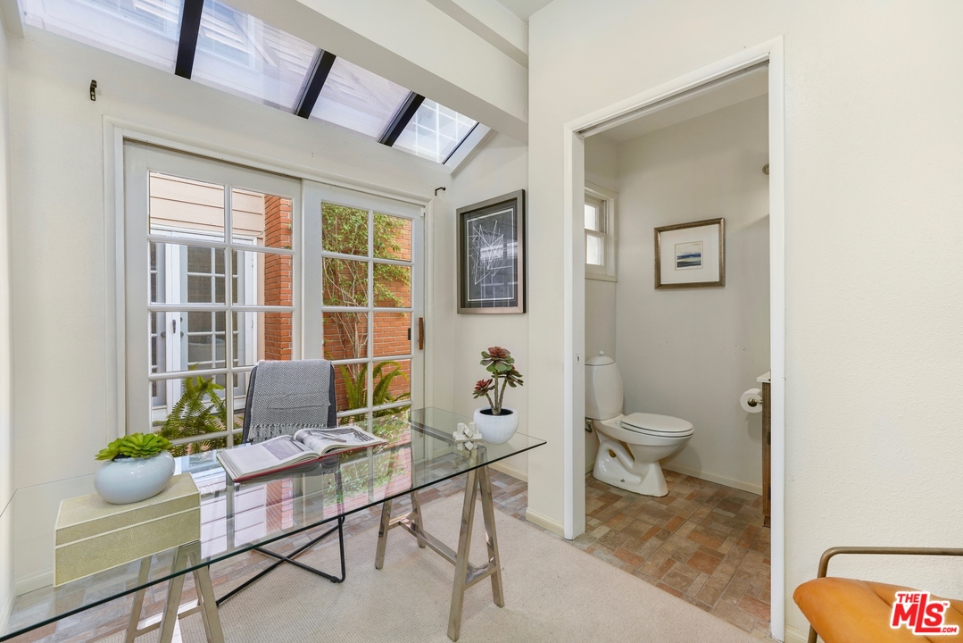 2249 Canyonback Road Los Angeles, CA 90049 - Photo 17 of 52