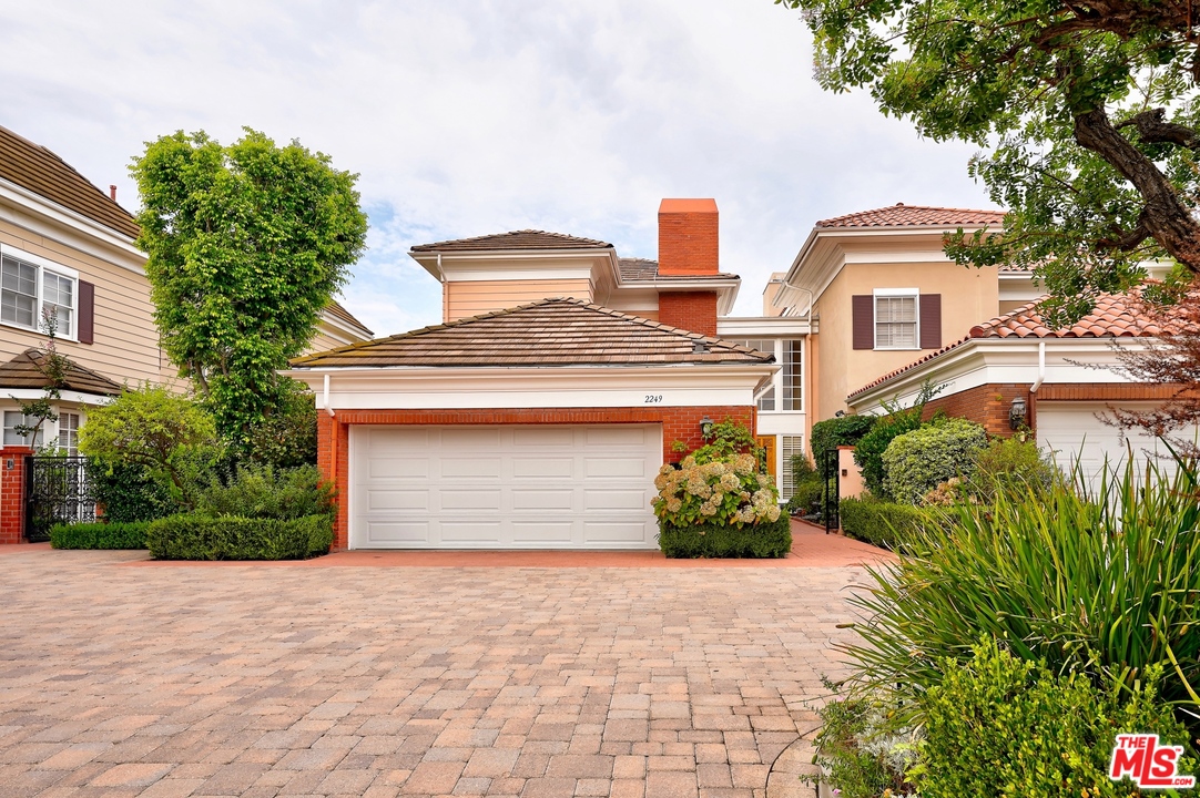 2249 Canyonback Road Los Angeles, CA 90049 - Photo 3 of 52