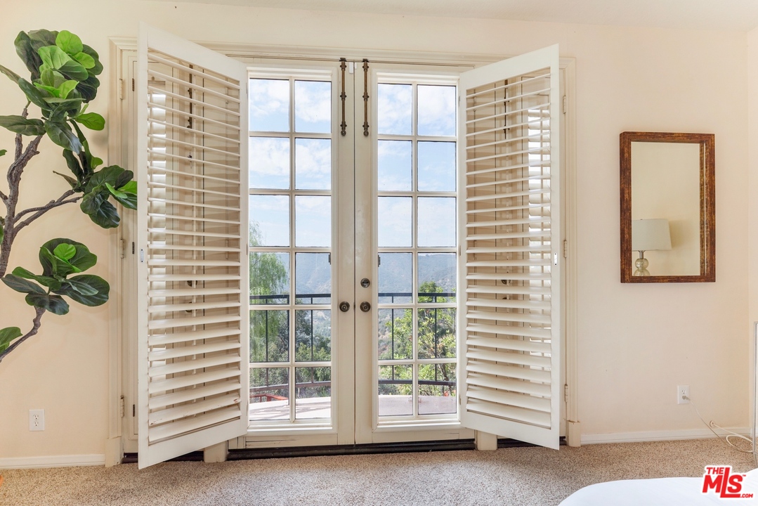 2249 Canyonback Road Los Angeles, CA 90049 - Photo 23 of 52