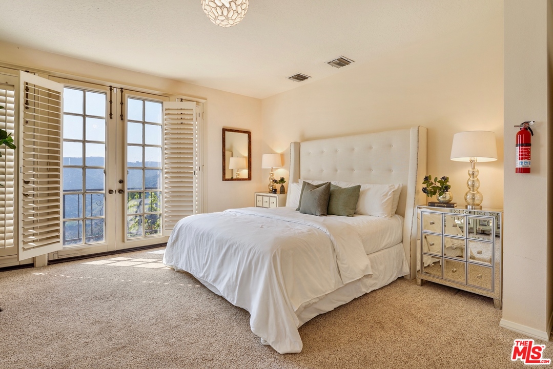 2249 Canyonback Road Los Angeles, CA 90049 - Photo 27 of 52