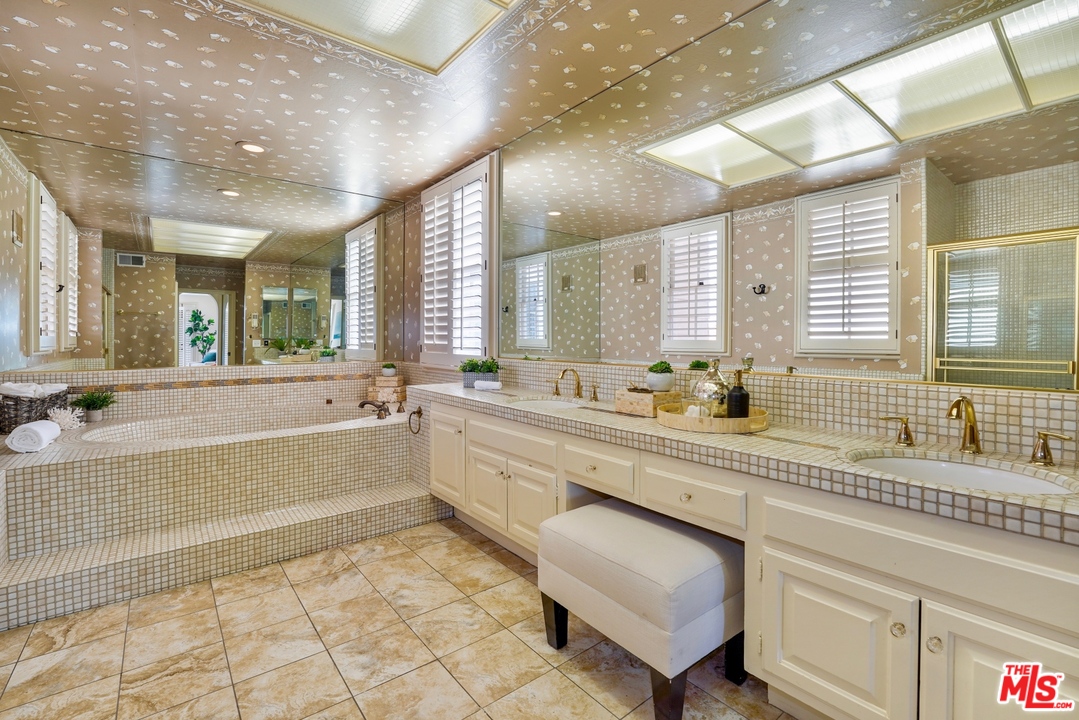 2249 Canyonback Road Los Angeles, CA 90049 - Photo 30 of 52