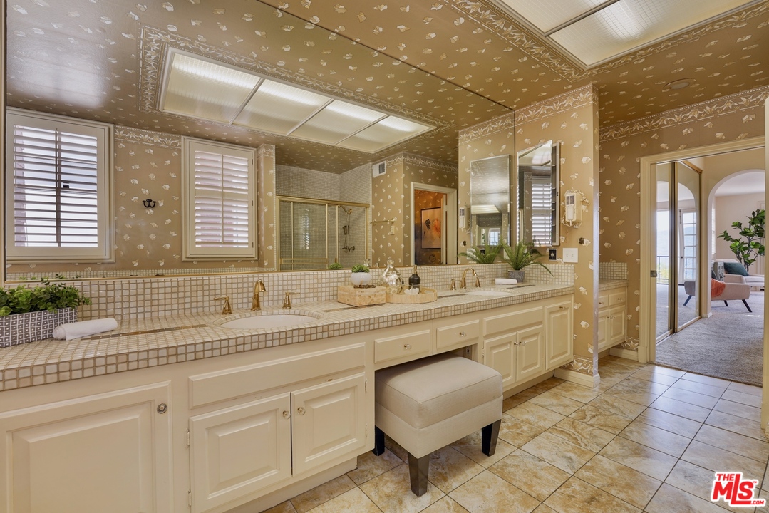 2249 Canyonback Road Los Angeles, CA 90049 - Photo 31 of 52