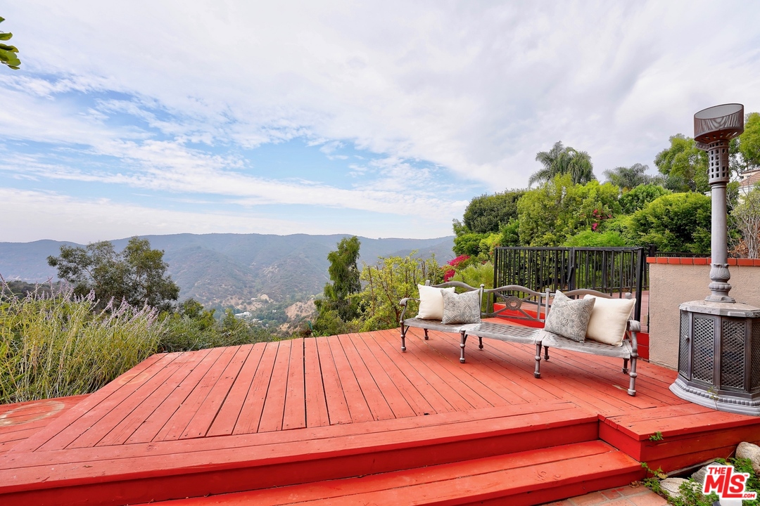 2249 Canyonback Road Los Angeles, CA 90049 - Photo 45 of 52