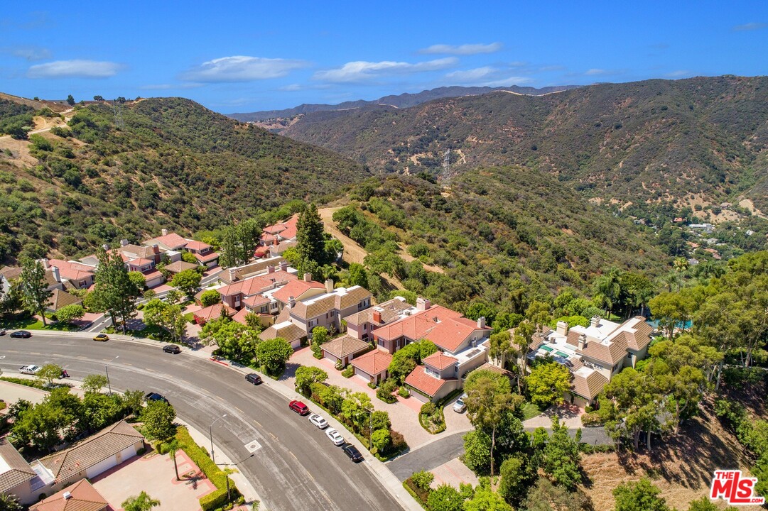 2249 Canyonback Road Los Angeles, CA 90049 - Photo 47 of 52