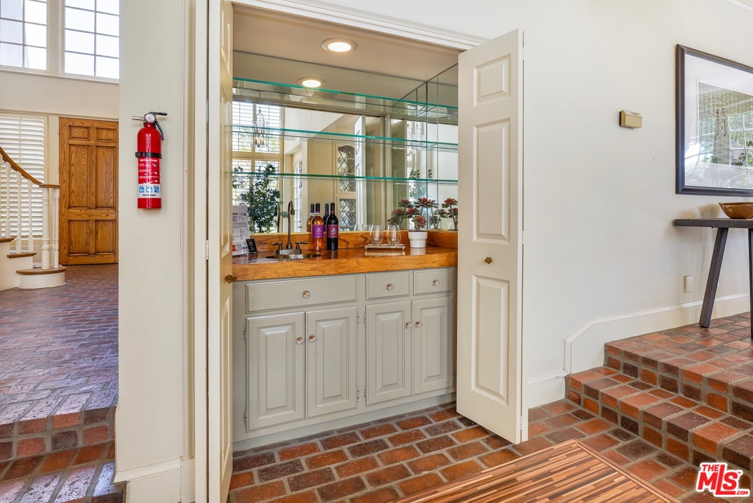 2249 Canyonback Road Los Angeles, CA 90049 - Photo 8 of 52