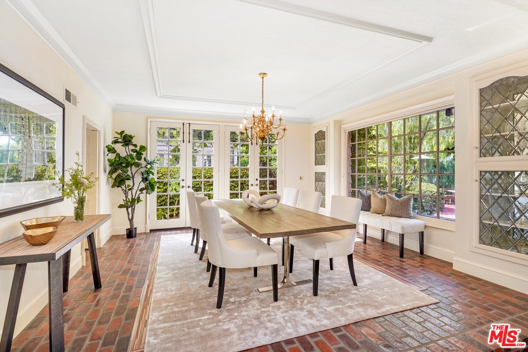 2249 Canyonback Road Los Angeles, CA 90049 - Photo 9 of 52