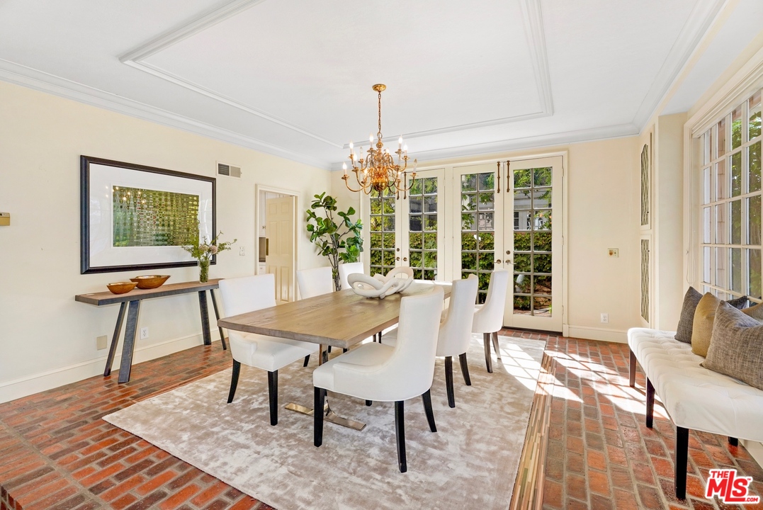 2249 Canyonback Road Los Angeles, CA 90049 - Photo 10 of 52
