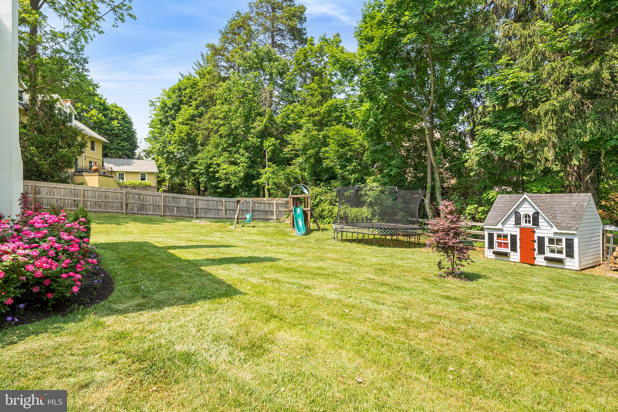 301 Orchard Way Wayne, PA 19087 - Photo 41 of 48 Large Right Side Yard