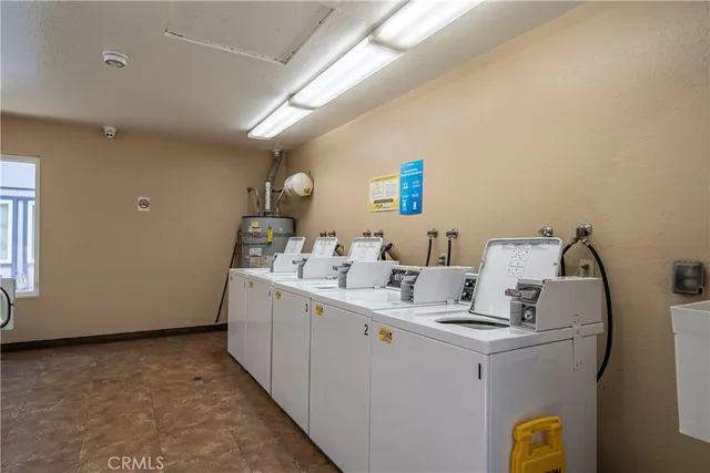 an empty room with closet and a ceiling fan