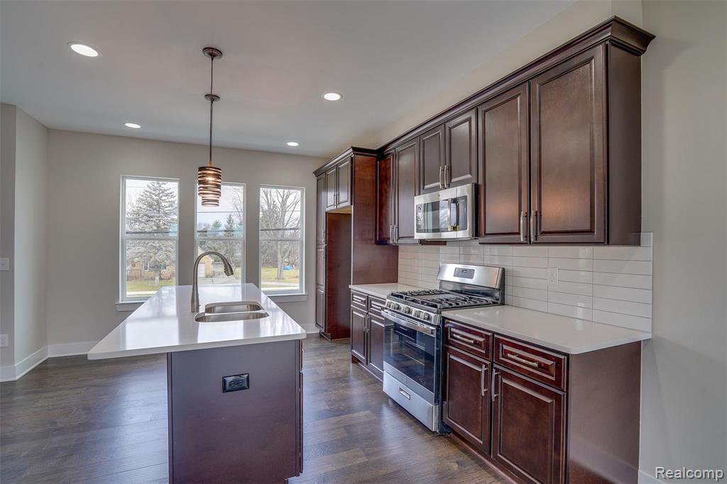 2909 East Square Lake Road, Unit 6 Troy, MI 48085 - Photo 5 of 15