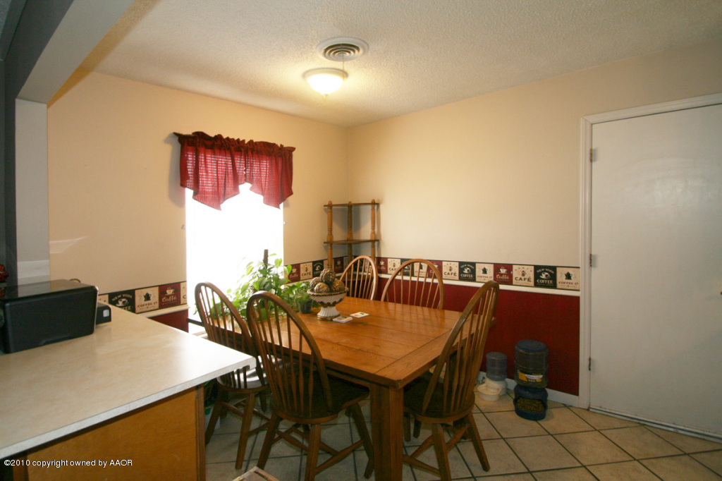 5100 Raindrop Lane Amarillo, TX 79110 - Photo 5 of 11 dining area