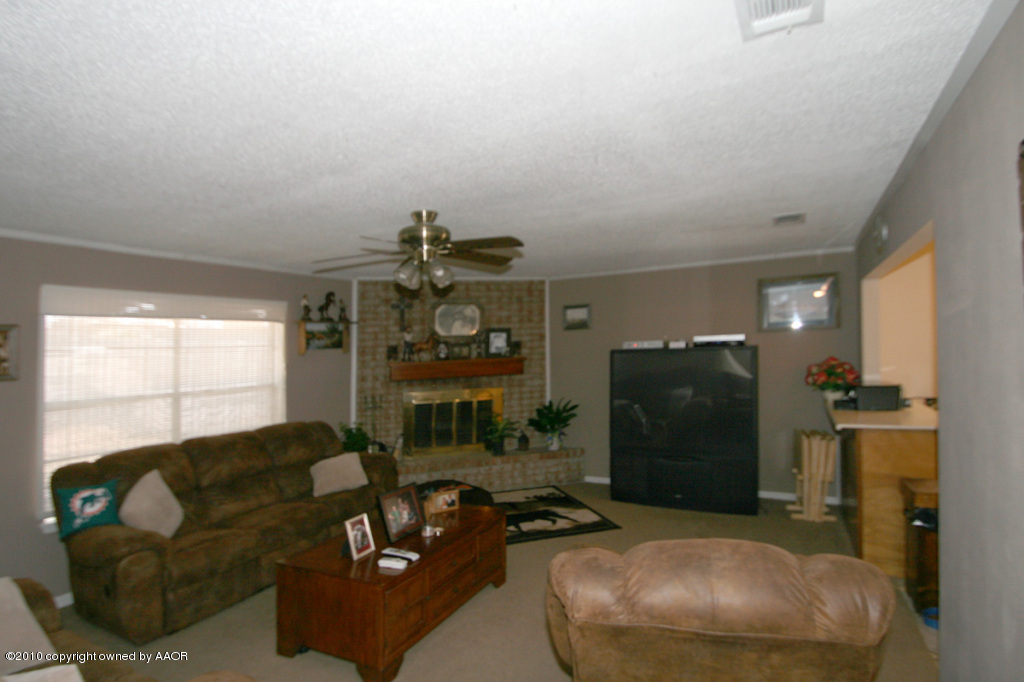 5100 Raindrop Lane Amarillo, TX 79110 - Photo 8 of 11 living room a
