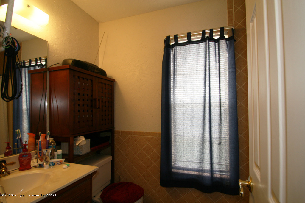 5100 Raindrop Lane Amarillo, TX 79110 - Photo 10 of 11 master bath