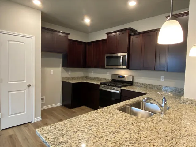 $2,100 | 1008 Davy Street, Brenham, TX 77833