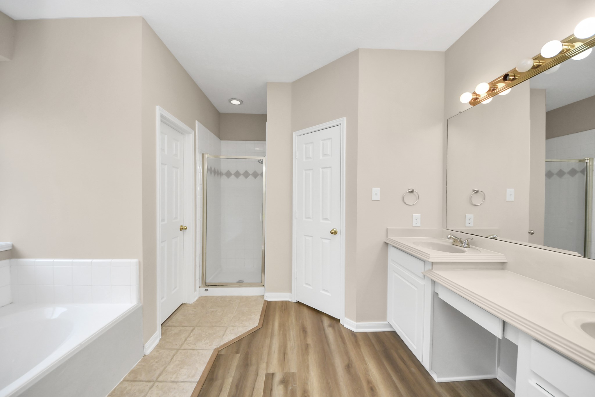 11918 Helene Court Pinehurst, TX 77362 - Photo 29 of 50 a bathroom with a sink a mirror and a bathtub