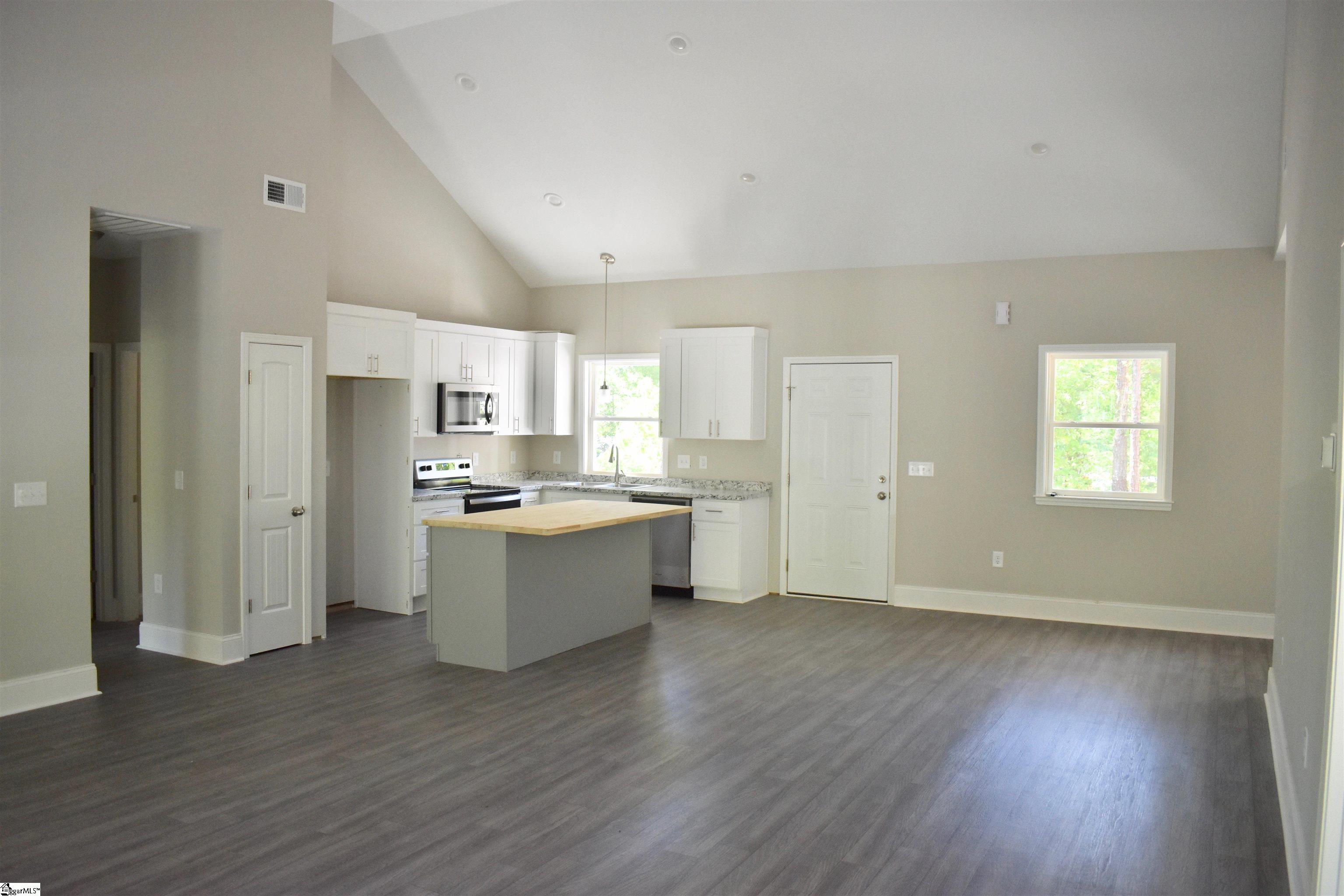 109 Bayfield Road Westminster, SC 29693 - Photo 2 of 11 Gallery Image 2