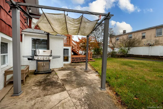 a view of a living room and kitchen
