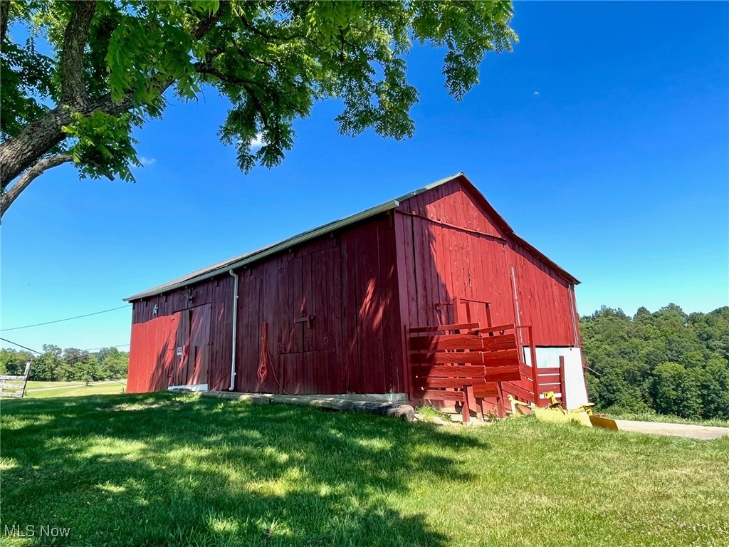 909 Kings Rdg Road St. Marys, WV 26170 - Photo 19 of 36 Right side of barn