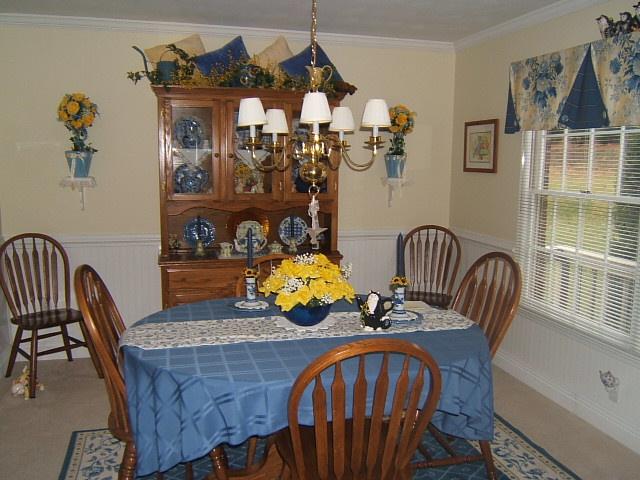 5031 Britaney Road Roanoke, VA 24012 - Photo 4 of 14 dining room