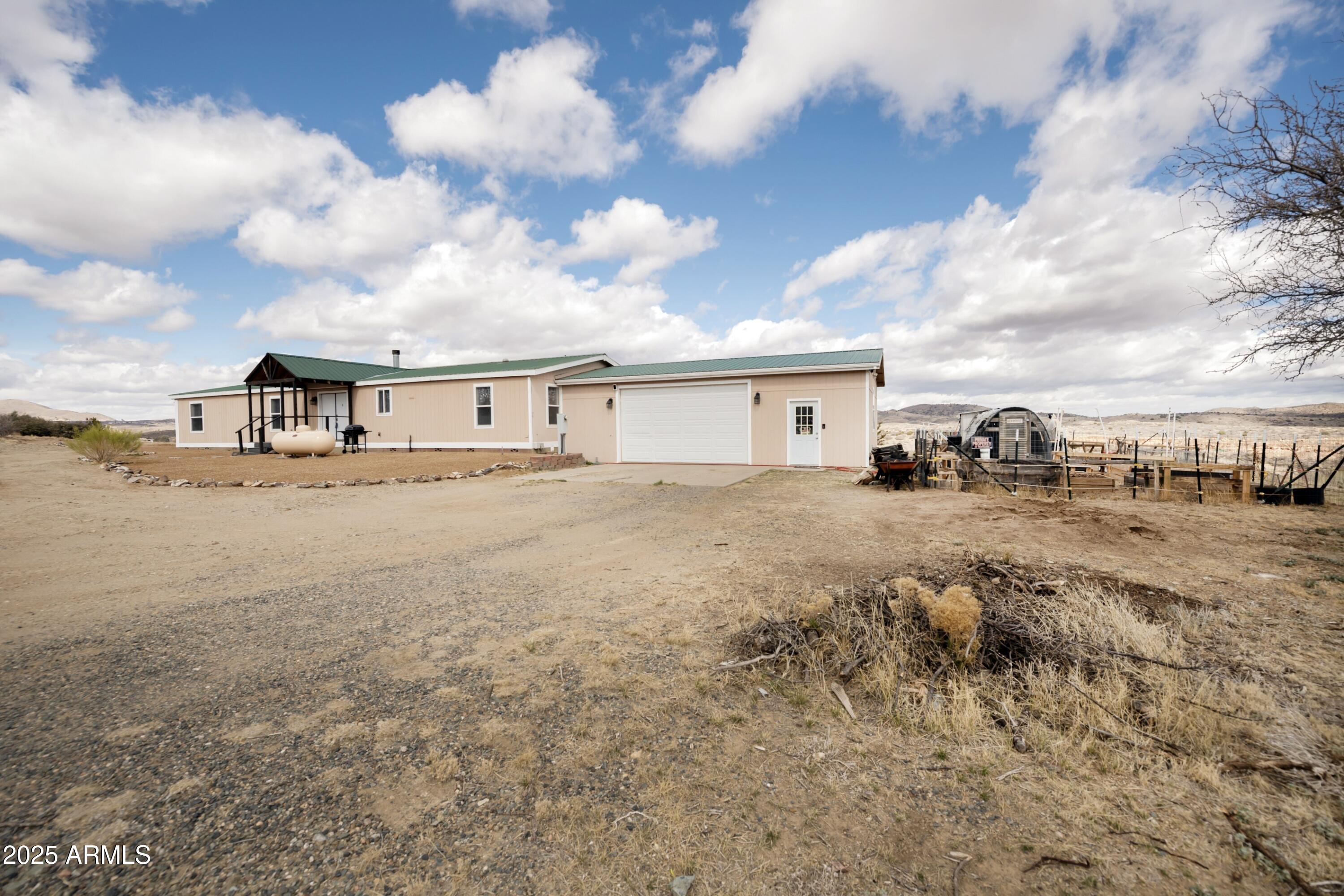 12320 Jacobs Road Mayer, AZ 86333 - Photo 29 of 37 a view of residential houses with city view