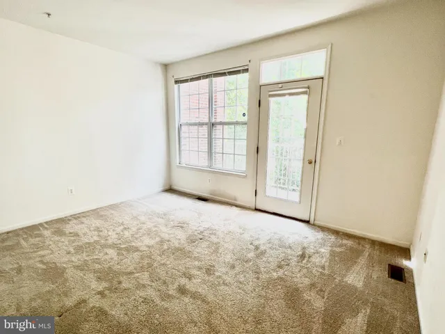 $2,800 | 2665 Manhattan Place, Unit 106, Vienna, VA 22180