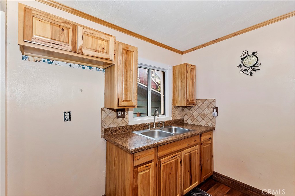 810 Community Drive Lake Arrowhead, CA 92352 - Photo 18 of 30 a bathroom with a granite countertop sink and a mirror