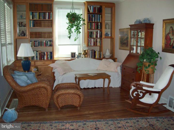 258 North Ridge Avenue Ambler, PA 19002 - Photo 3 of 15 Living Room