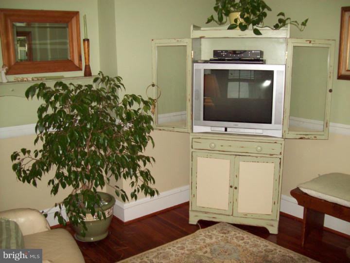 258 North Ridge Avenue Ambler, PA 19002 - Photo 6 of 15 Family Room