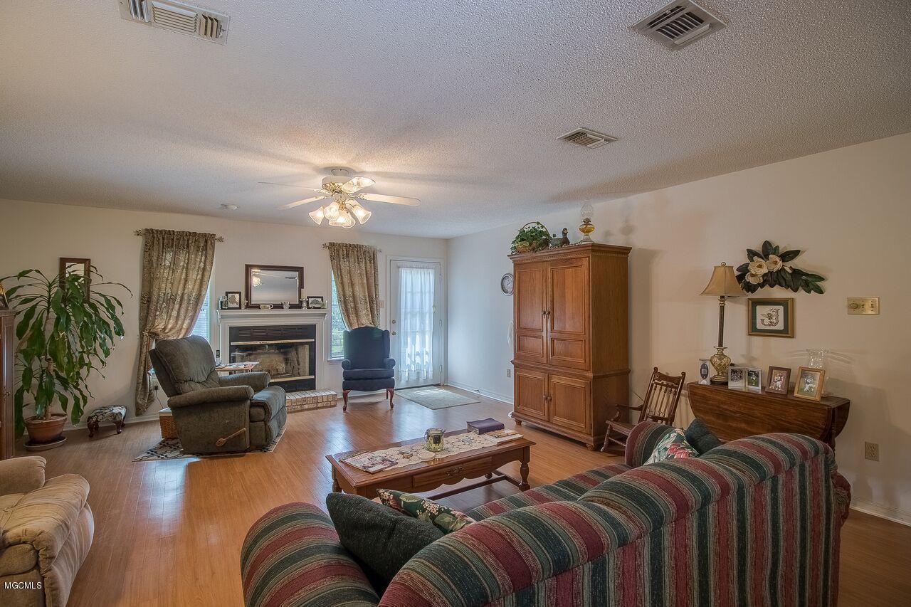 14132 Lumpkin Road Gulfport, MS 39503 - Photo 3 of 23 lumpkin rd. living room