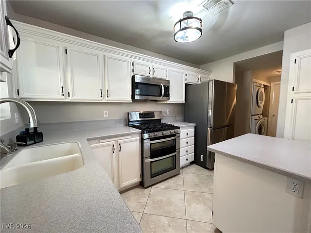 $2,800 | 9070 Trombone Lane, Henderson, NV 89074