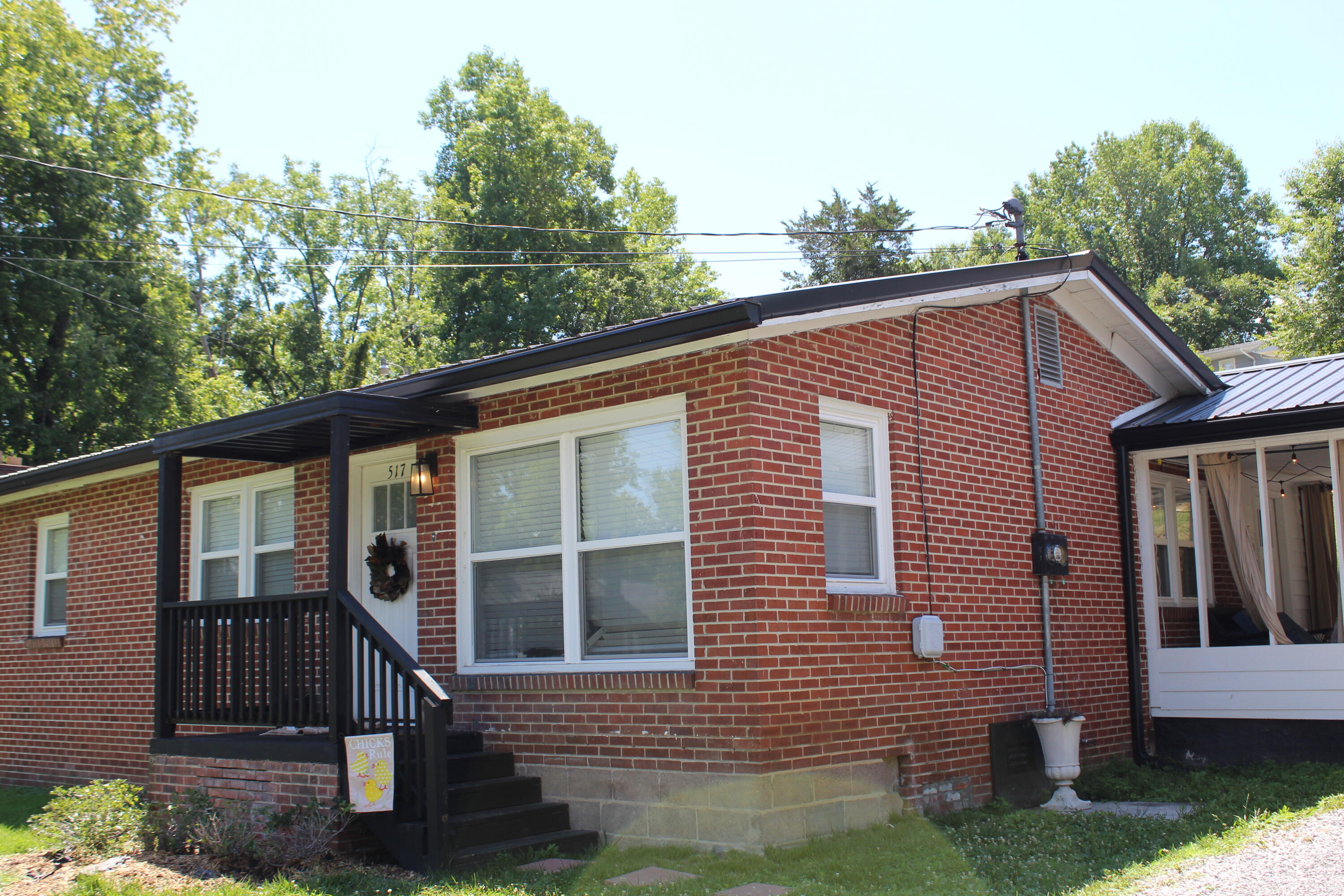 517 Rochester Avenue Middlesboro, KY 40965 - Photo 1 of 10 IMG_0985