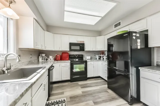 $499,000 | 1236 Sailfish Street, Bayou Vista, TX 77563