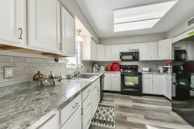 $499,000 | 1236 Sailfish Street, Bayou Vista, TX 77563