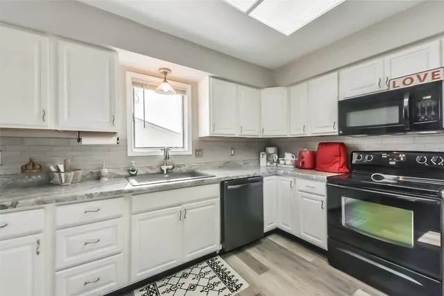 $499,000 | 1236 Sailfish Street, Bayou Vista, TX 77563