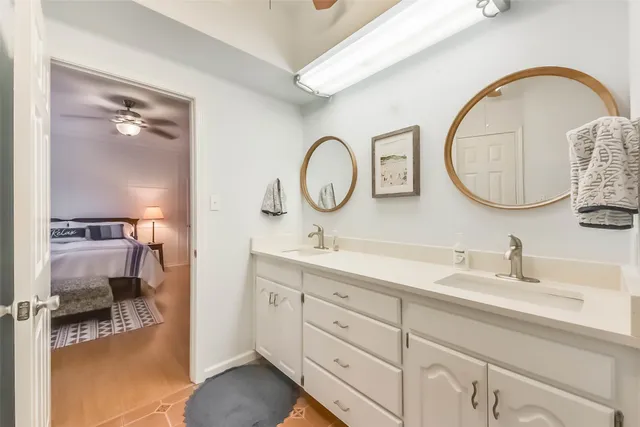 $499,000 | 1236 Sailfish Street, Bayou Vista, TX 77563