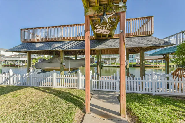 $499,000 | 1236 Sailfish Street, Bayou Vista, TX 77563