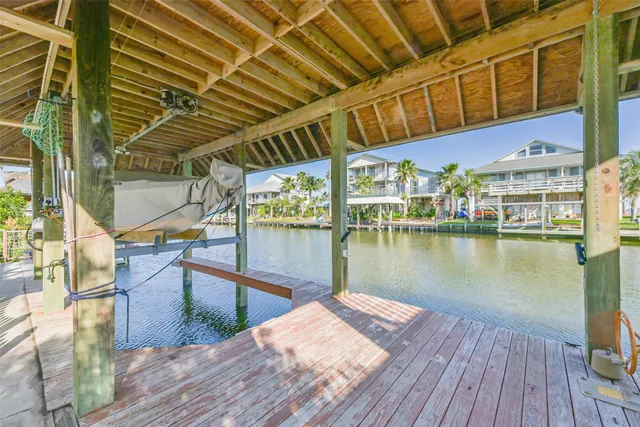 $499,000 | 1236 Sailfish Street, Bayou Vista, TX 77563