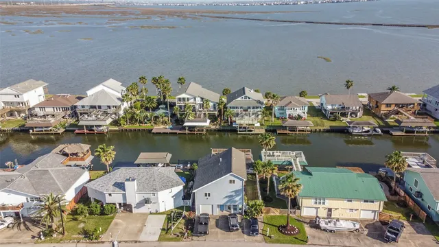 $499,000 | 1236 Sailfish Street, Bayou Vista, TX 77563