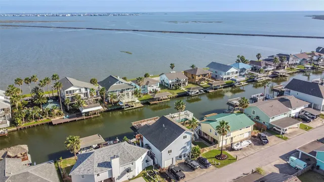 $499,000 | 1236 Sailfish Street, Bayou Vista, TX 77563