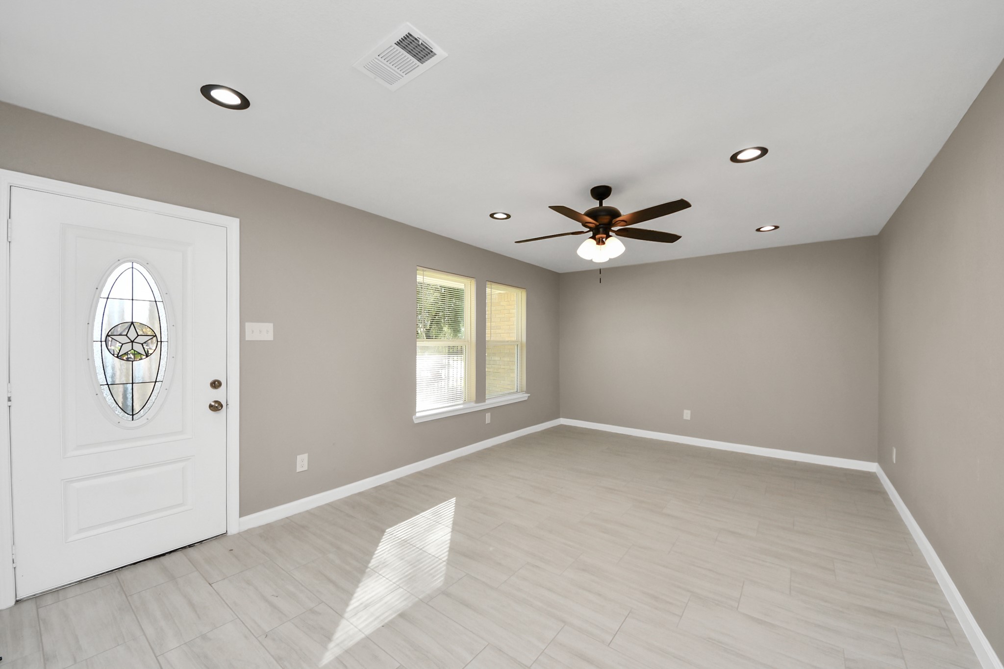 8918 Vinearbor Street Houston, TX 77033 - Photo 12 of 35 a view of an empty room with a window