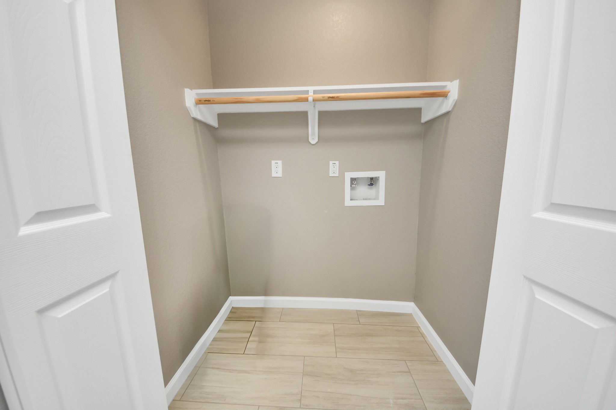 8918 Vinearbor Street Houston, TX 77033 - Photo 35 of 35 a view of closet