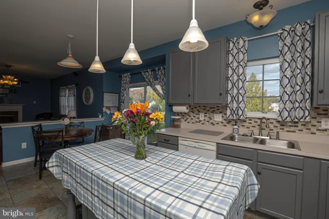 $569,900 | 27 Basalt Street, Townsend, DE 19734