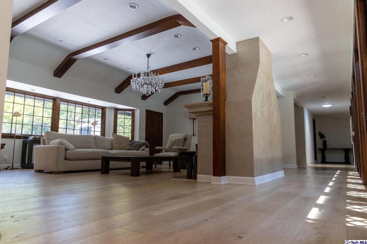 238 West Kenneth Road Glendale, CA 91202 - Photo 11 of 45