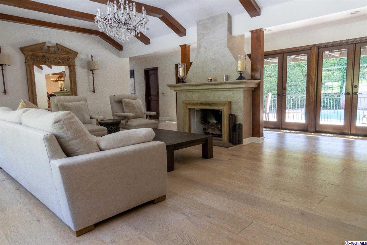 238 West Kenneth Road Glendale, CA 91202 - Photo 12 of 45