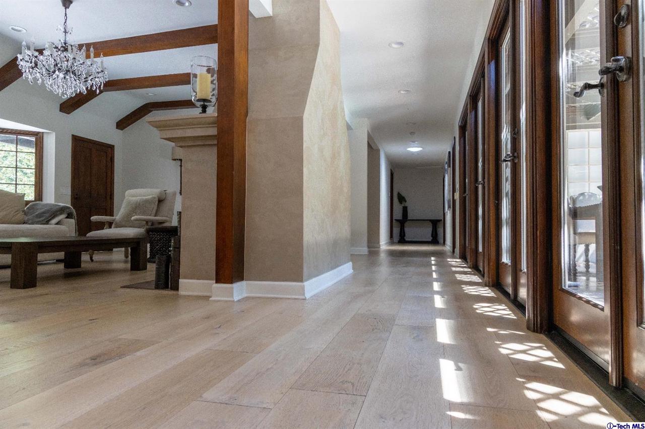238 West Kenneth Road Glendale, CA 91202 - Photo 13 of 45